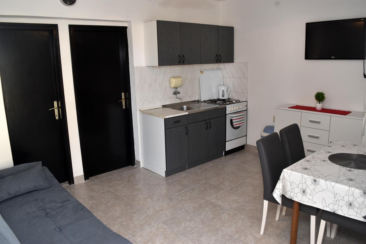 Apartments Oresic Vir Exteriör bild